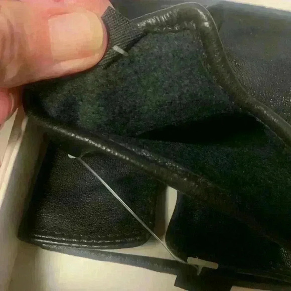 Isotoner Ladies New In Box Black Leather Gloves With Smart Touch Technology - Picture 7 of 7